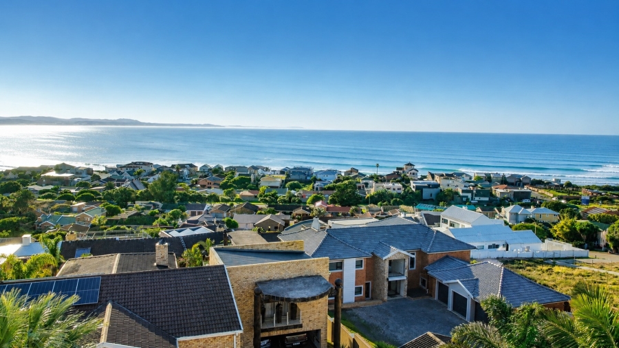 5 Bedroom Property for Sale in Wavecrest Eastern Cape